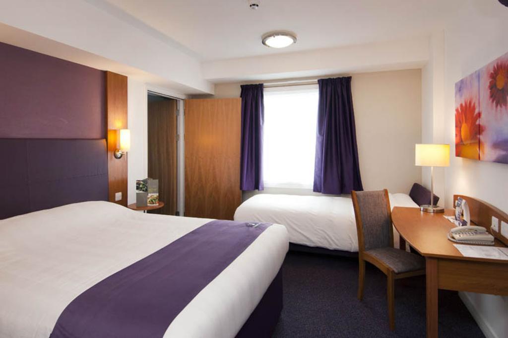 Comfort Inn Kensington Londen Kamer foto